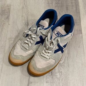 Munich Futsal Men's Blue and White Sneakers sz 9.5
